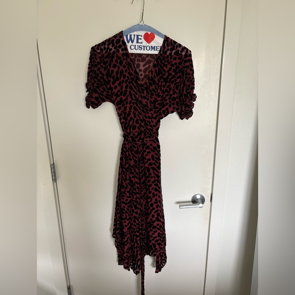 DIANE VON FURSTENBERG
Katherine devoré-velvet wrap dress